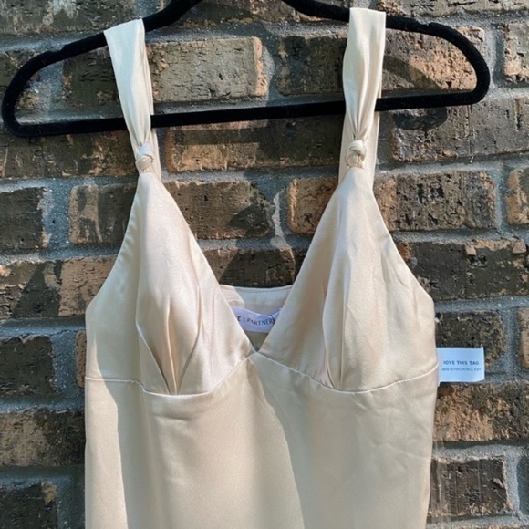 NEW FAME AND PARTNERS Zephyra Matte Satin Maxi Dress Champagne 6 homecoming - Picture 5 of 9